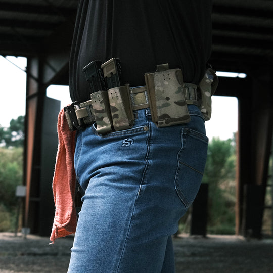 The GBRS Group Double Pistol Magazine Pouch with Bungie Retention. Squadron laminate and thick poly elastic material allow for a smooth draw, positive retention and easy reinsertion. MOLLE/BELT compatible pouch will fit most double-stacked pistol magazines.