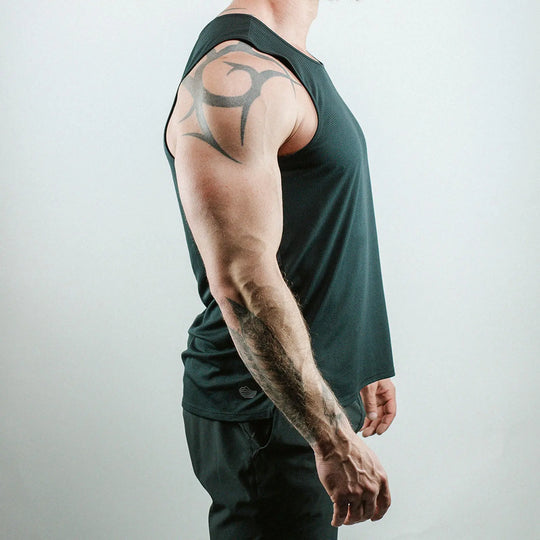 Set Point™ LW Crest Tank Top. A performance-first garment made for tactical athletics.