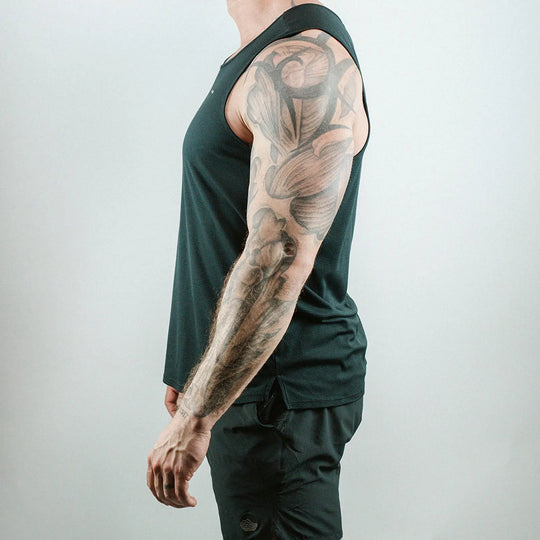 Set Point™ LW Crest Tank Top. A performance-first garment made for tactical athletics.