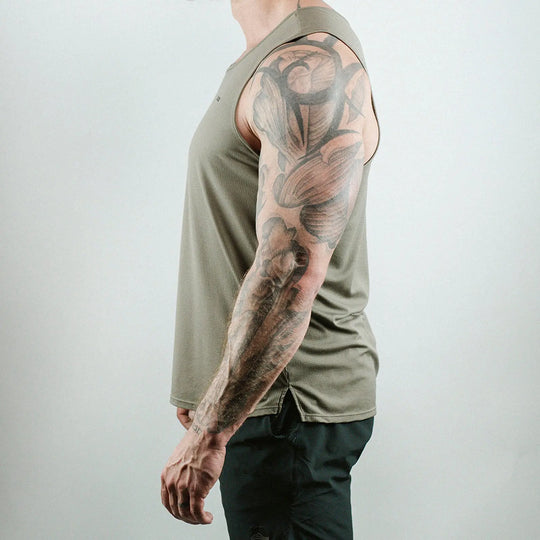 Set Point™ LW Crest Tank Top. A performance-first garment made for tactical athletics.